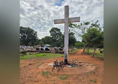 Cabeça de adolescente é encontrada em cemitério onde corpos foram furtados