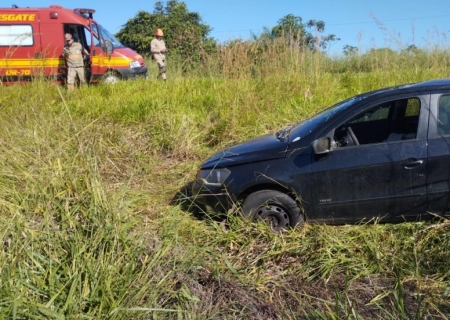 Veículo capota na BR-376 entre Deodápolis e Ivinhema