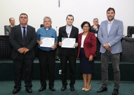 Paróquia São Vicente de Paulo completa um ano de existência e Câmara presta homenagem