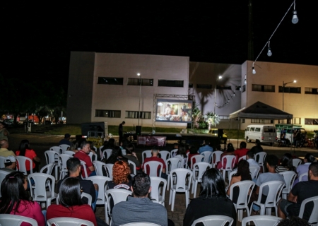 Cinema na Praça: Projeto Gema realiza sessão de estreia do “Cinema a Céu Aberto”