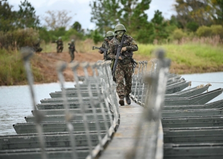 Exército aumenta limite de armas para policiais militares e bombeiros