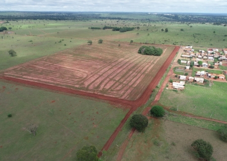 Prefeito entrega 736 lotes que não ‘existem’ oficialmente em Bataguassu