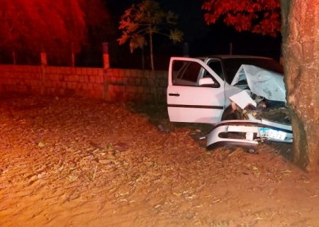 Carro sai da pista e três ocupantes sofrem ferimentos leves em Batayporã