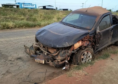 Idosa capota caminhonete na MS-338 entre Santa Rita do Pardo e Bataguassu