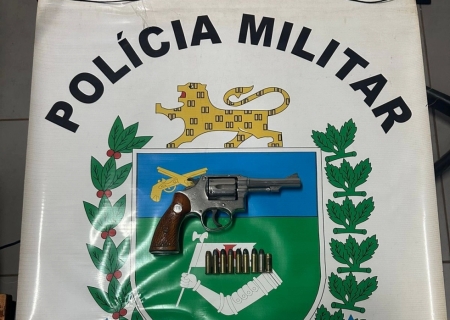 Polícia Militar prende homem com revólver após ameaçar a esposa em Ivinhema