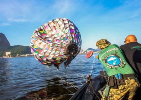 Soltar balão é crime: entenda os perigos e riscos dessa prática ilegal