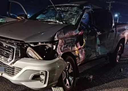 Motorista de caminhonete morre em colisão com carreta em Itaquiraí