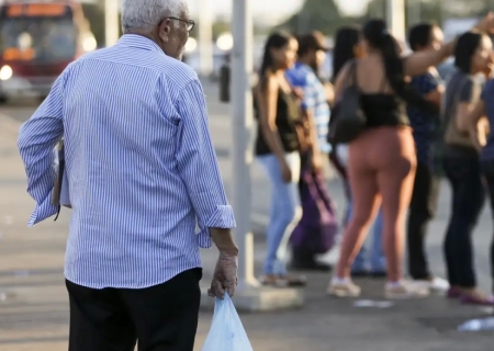 Estudo mostra benefício de exercícios físicos em idosos com câncer