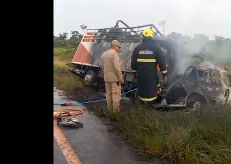 Vídeo: Colisão frontal mata quatro pessoas da mesma família na MS-141 entre Naviraí e Ivinhema