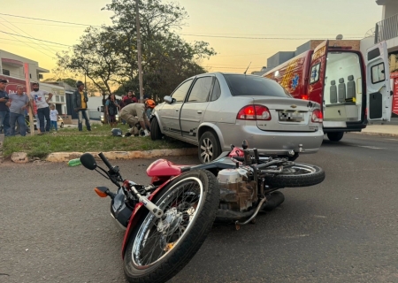 Colisão entre carro e moto deixa duas pessoas feridas no centro de Nova Andradina