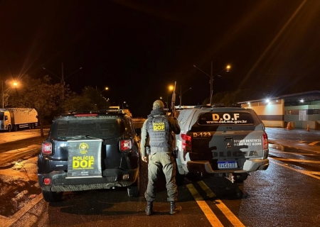 Jeep furtado no Rio de Janeiro é abandonado em Naviraí