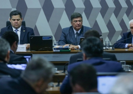 CCJ do Senado adia votação da PEC da autonomia financeira do BC