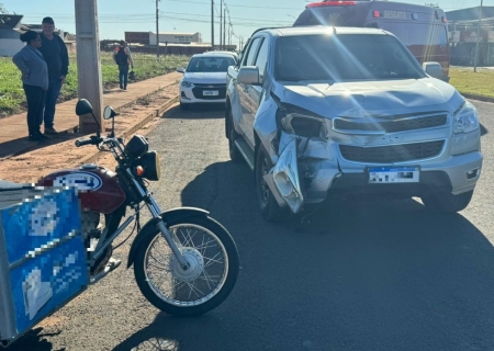 Colisão entre motocarretinha e caminhonete deixa dois feridos no Celina Gonçalves