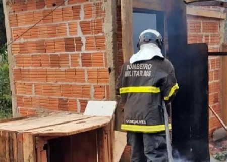 Explosão de isqueiro causa incêndio e destrói residência em Bataguassu