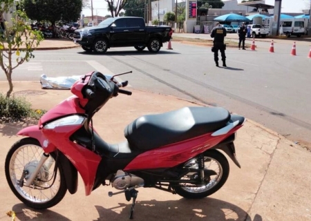 Colisão entre motoneta e caminhonete tira a vida de motociclista em Dourados