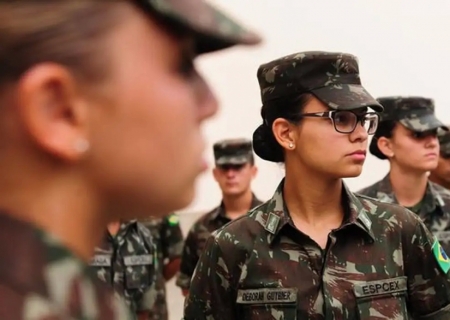 Mulheres poderão se alistar no serviço militar aos 18 anos