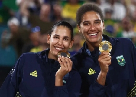 Ana Patrícia e Duda conquistam ouro para o Brasil no vôlei de praia