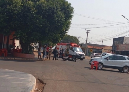 Motociclista fica ferido em colisão com carro na avenida Alcides Menezes