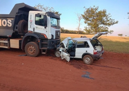 Idoso fica ferido em colisão frontal de veículos em estrada de Brasilândia