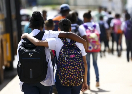 Brasil discute estratégias para melhorar educação para a adolescência