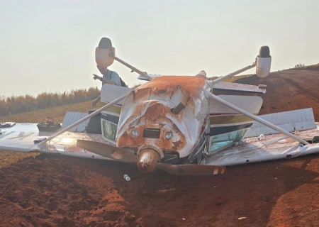 Avião 'capota' durante pouso em fazenda de Chapadão do Sul