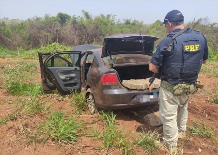 Traficante abandona carro com 62 kg de maconha durante fuga da PRF em Nova Casa Verde