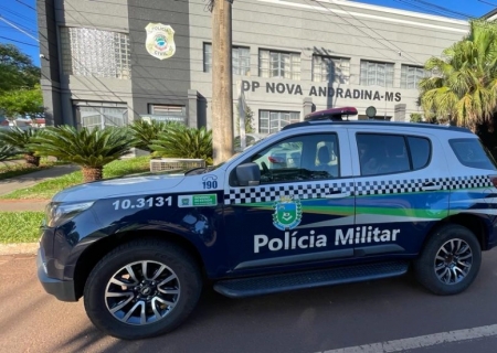 Jovem tenta fugir da polícia ao ser flagrado empinando moto, mas acaba detido em Nova Andradina