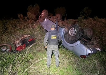 Trio capota caminhonete furtada após tentar fugir do DOF em Iguatemi