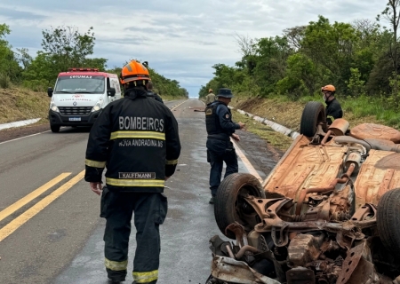 Violenta capotagem deixa condutor em estado grave entre Nova Andradina e Nova Casa Verde