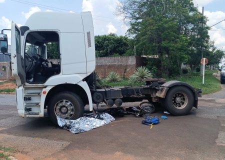 Adolescente morre atropelada por carreta ao sair da escola de bicicleta elétrica em Jardim