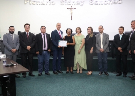 Câmara Municipal de Nova Andradina dedica momento especial aos educadores e médicos