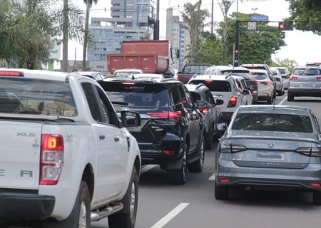 Veículos com placa final 0 devem estar com o licenciamento em dia até o final de outubro