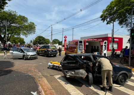 Perseguição policial termina em acidente no centro de Nova Andradina