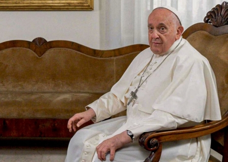 Papa Francisco tem infecção polimicrobiana