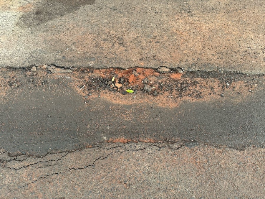Remendo mal feito depois de obra de esgoto deixa moradores indignados em Nova Andradina