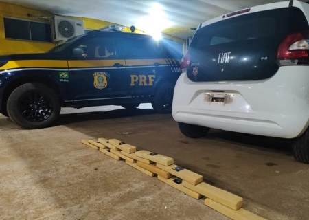 Carro é apreendido com droga após perseguição da PRF em Água Clara