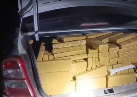 Carro roubado é apreendido com maconha após perseguição policial em Campo Grande