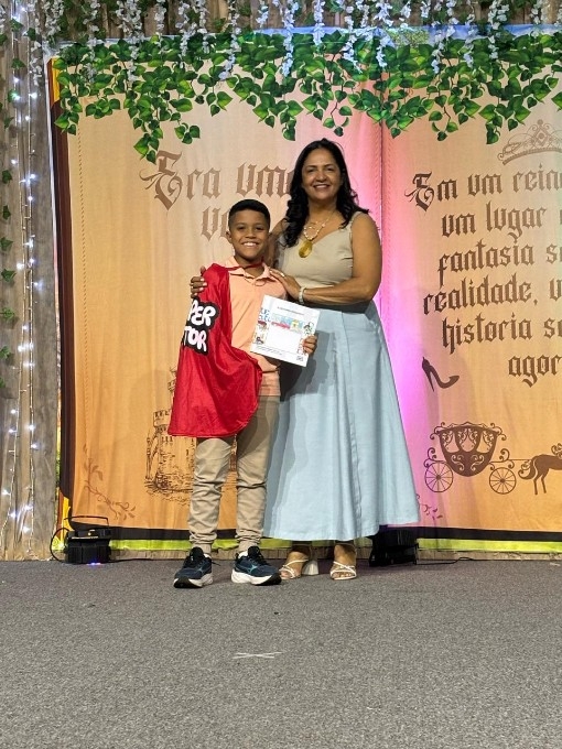 Noite de Autógrafos celebra talento e criatividade de alunos da Escola João de Lima Paes em Nova Andradina