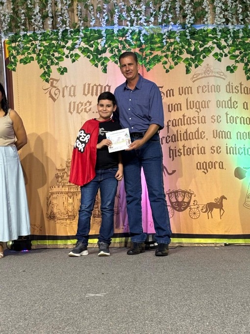 Noite de Autógrafos celebra talento e criatividade de alunos da Escola João de Lima Paes em Nova Andradina