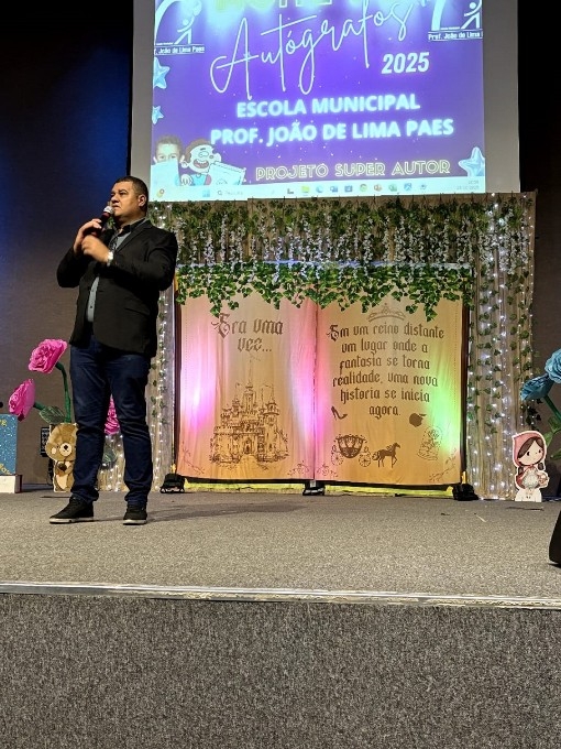 Noite de Autógrafos celebra talento e criatividade de alunos da Escola João de Lima Paes em Nova Andradina