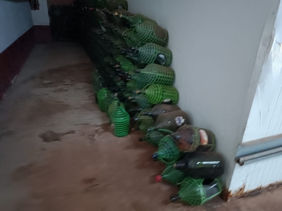 Fábrica clandestina de bebidas é interditada em Terenos durante operação conjunta da DECON e MAPA
