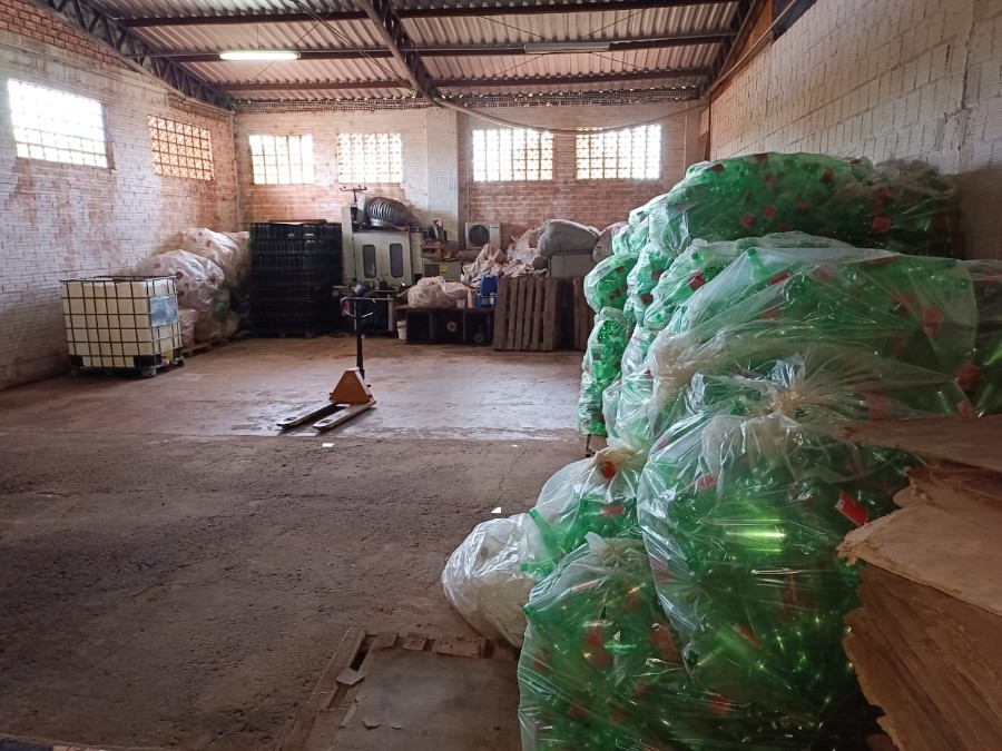 Fábrica clandestina de bebidas é interditada em Terenos durante operação conjunta da DECON e MAPA