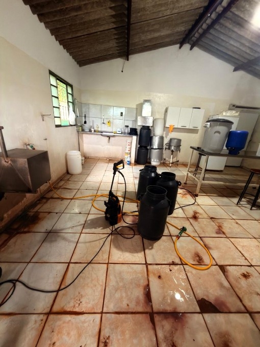 DECON fecha fábrica clandestina de iogurte em Terenos e prende responsável