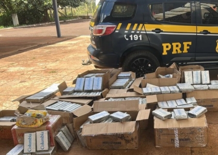 Dupla é presa pela PRF com mais de 600 kg de cocaína em Terenos