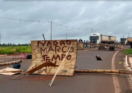 Indígenas bloqueiam anel viário de Dourados pelo segundo dia