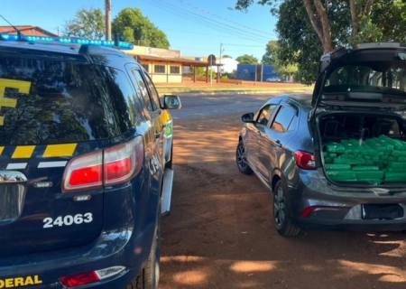 Carro roubado é apreendido com mais de 350 kg de maconha em Maracaju
