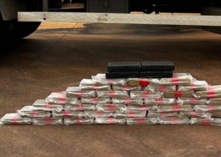 Polícia Federal encontra 50 kg de cocaína em cabine de caminhão em Bataguassu