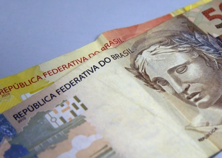 Rendimento domiciliar per capita no Brasil sobe para R$ 2.316 em 2025