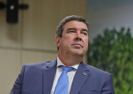 Riedel confirma palanque da direita em 2026 e descarta terceira via