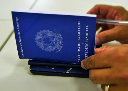 Brasil cria 255,3 mil postos de trabalho em fevereiro, aponta Caged